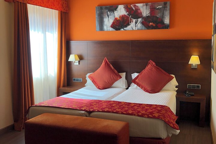 Room 10 of 33