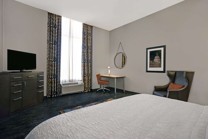 Room 14 of 60