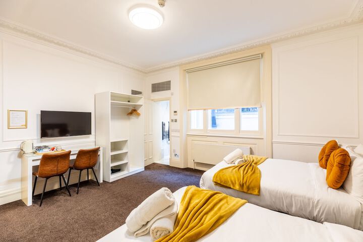Room 8 of 60