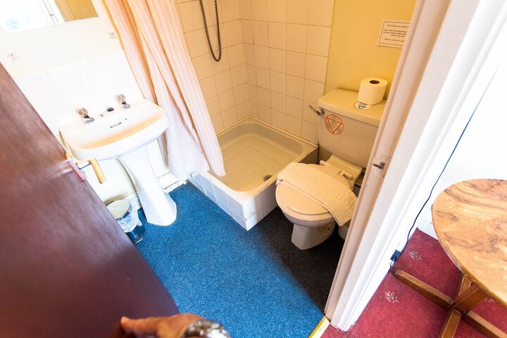 Room 52 of 69
