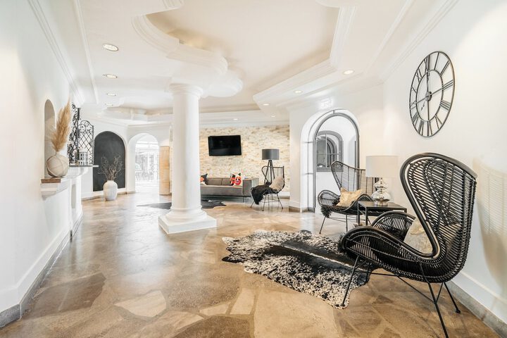Guest Lobby