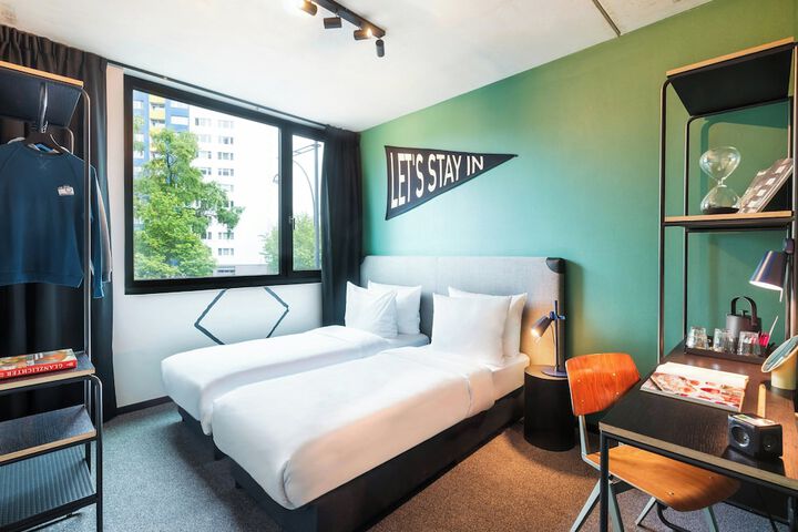 Room 40 of 90