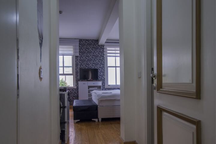 Room 32 of 99