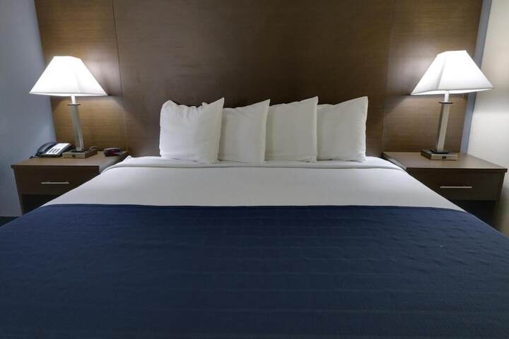 1 King Bed (6 of 21)