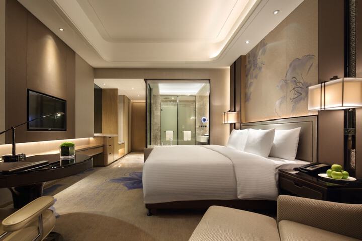Room 8 of 44