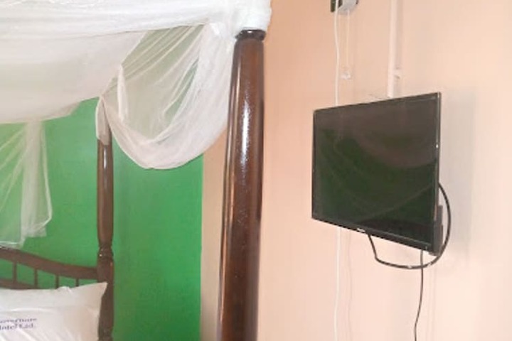Room 4 of 17