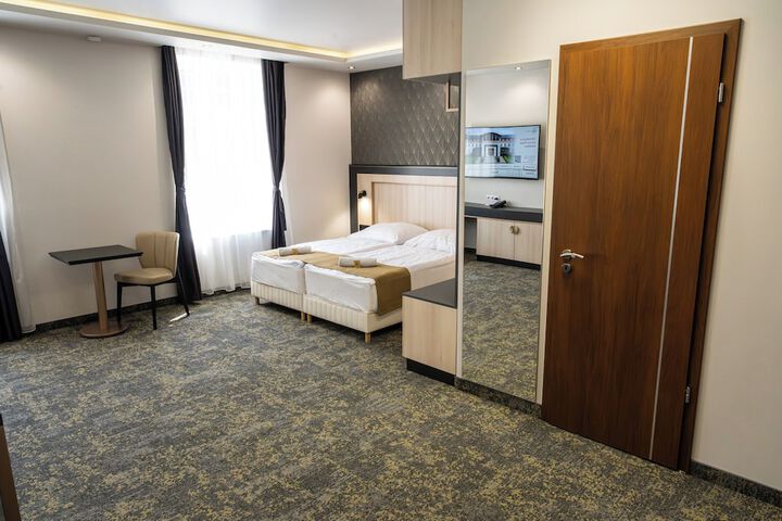 Room 27 of 79