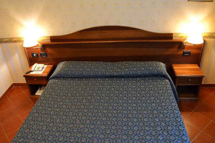 Room 9 of 25