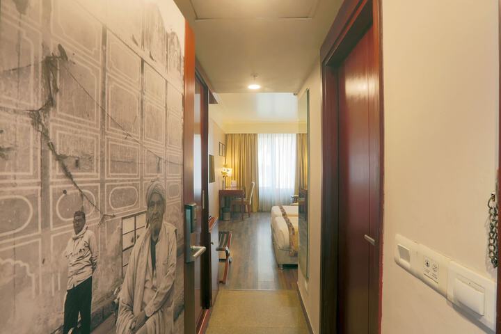 Room 12 of 66