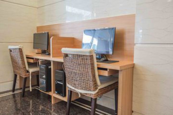 Business Center 13 of 35