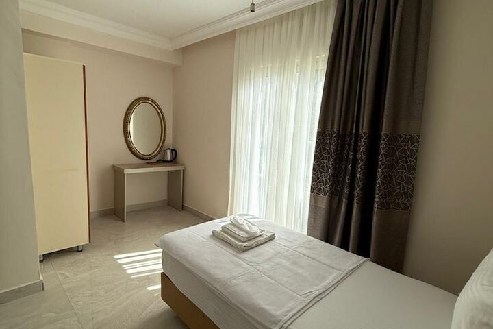 Room 5 of 10