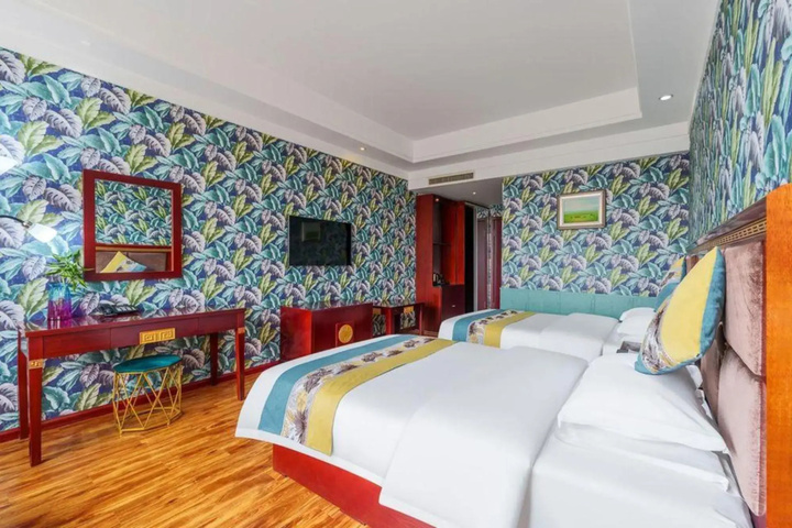 Room 4 of 10