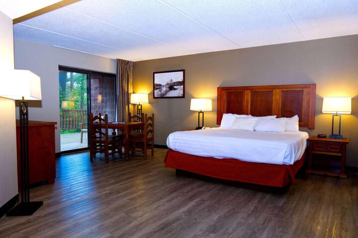 2 Queen Beds Mobility Accessible Villa Golf View (52 of 68)