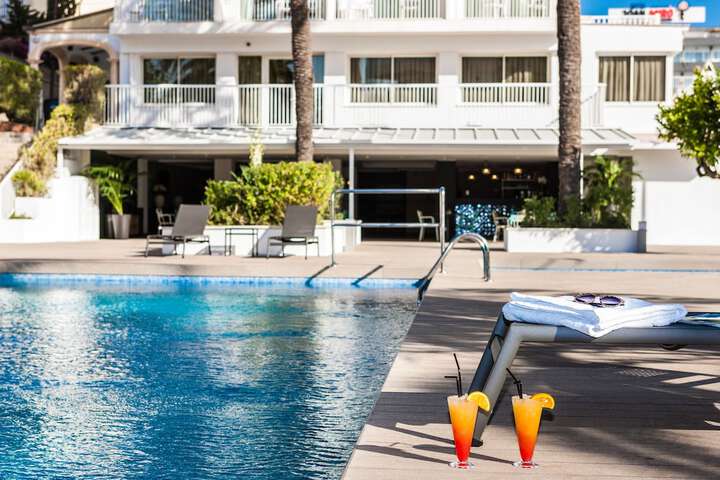 Hotel Pool