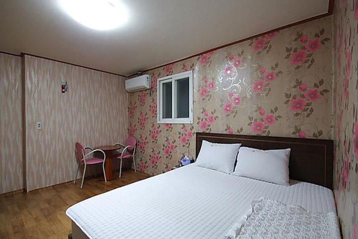 Room 2 of 5