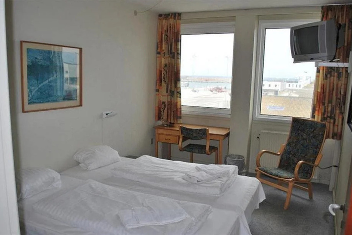 Room 5 of 7