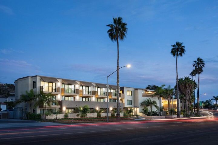 HOLIDAY INN EXPRESS® & SUITES LA JOLLA – WINDANSEA ...