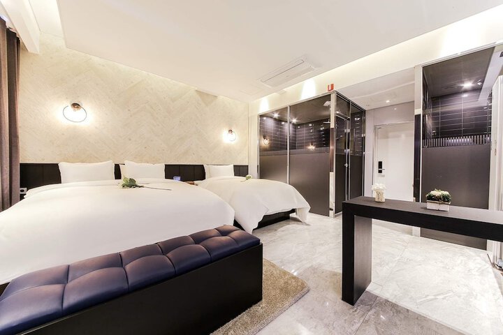 Room 36 of 74