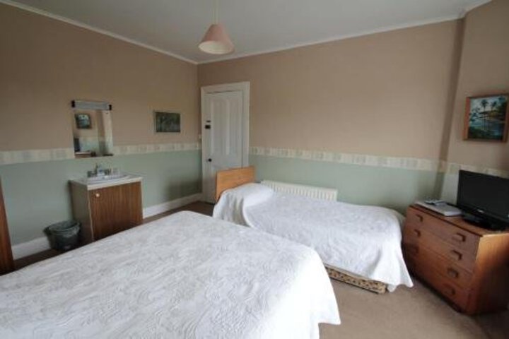 Room 2 of 8