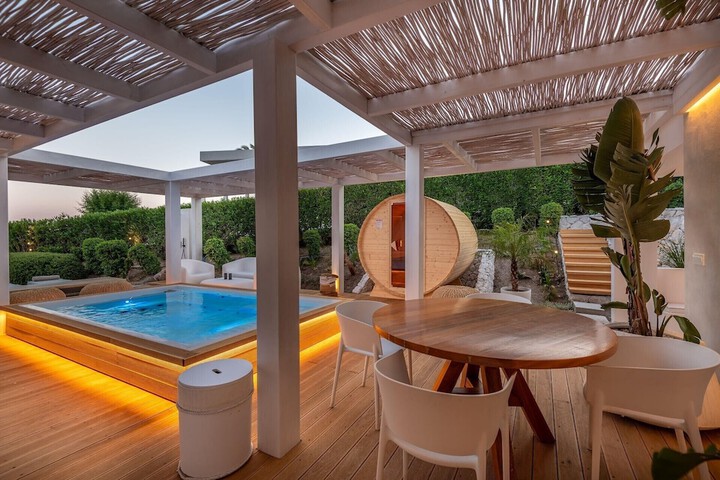 Pool 93 of 165
