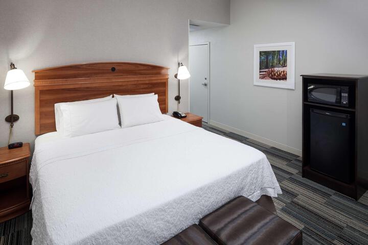 1 King Bed (2 of 21)