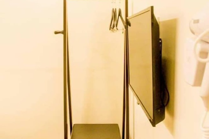 Room 25 of 42
