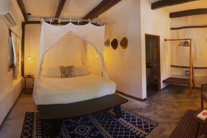 Room 44 of 172