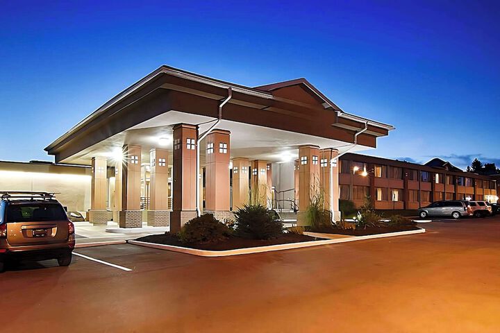 Quality Inn &  Suites East Syracuse - Carrier Circle in East Syracuse, NY