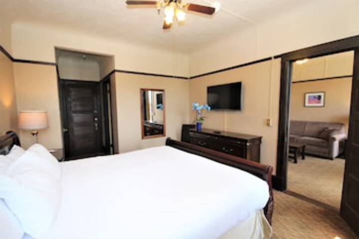 Room 37 of 153
