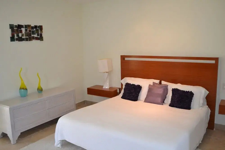 Room 3 of 12