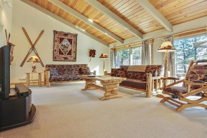 Room 4 of 18