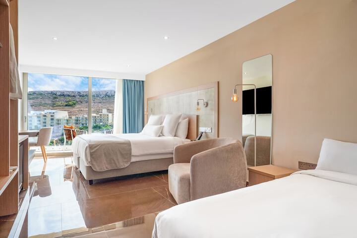 Room 10 of 50
