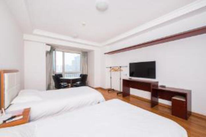 Room 10 of 12