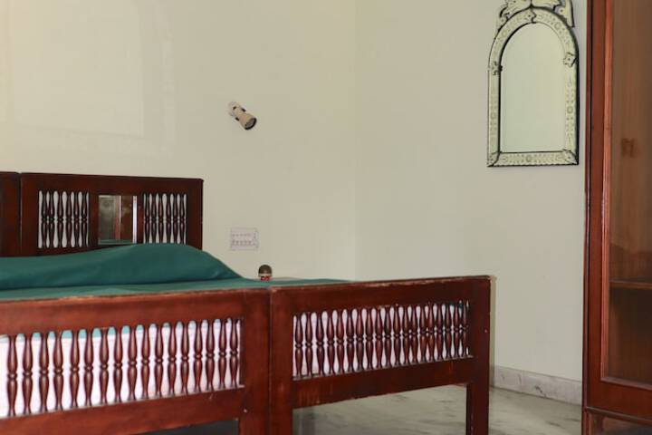 Room 10 of 37