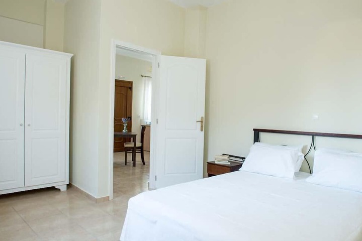 Room 3 of 97