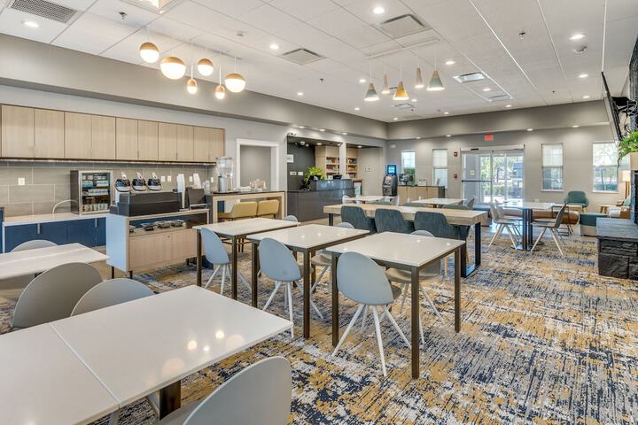 Lobby lounge