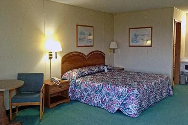 Room 4 of 13