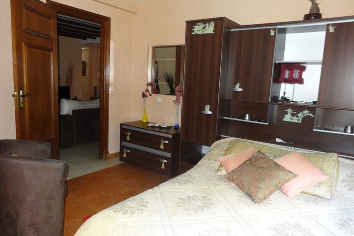 Room 8 of 100