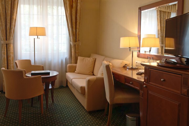 Room 7 of 38