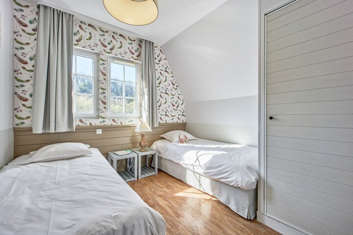 Room 5 of 68