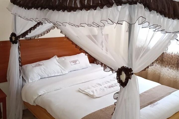 Room 4 of 36