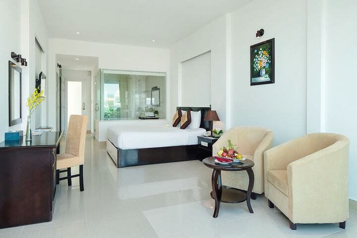 Room 10 of 80