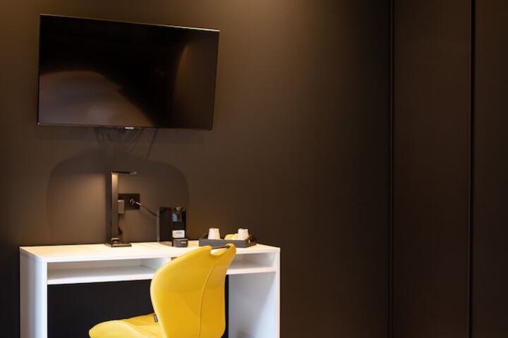 Room 8 of 25