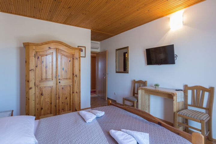Room 8 of 47