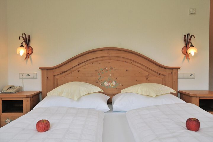 Room 9 of 34