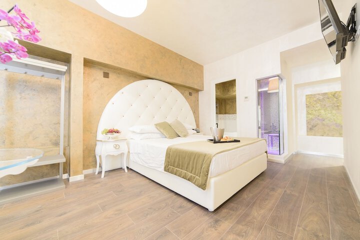 Room 9 of 62