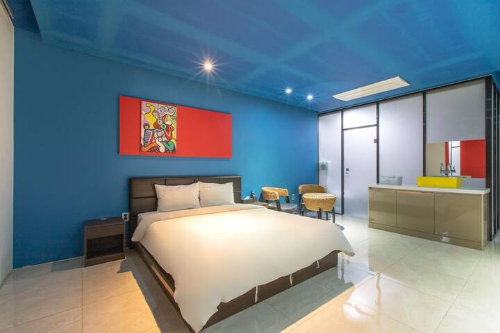 Room 8 of 40