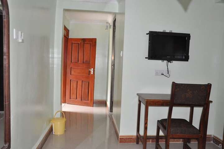 Room 10 of 14