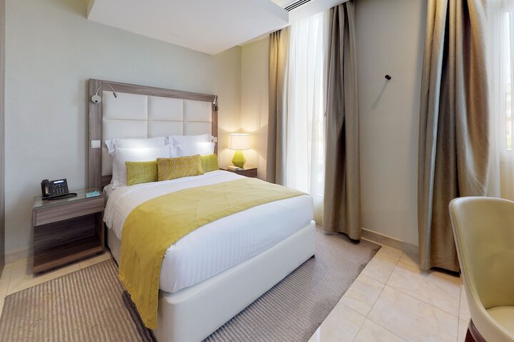 Room 42 of 182