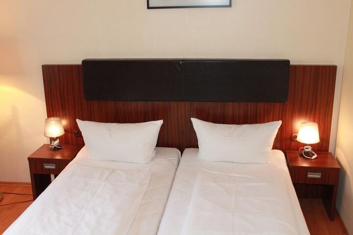 Room 13 of 25